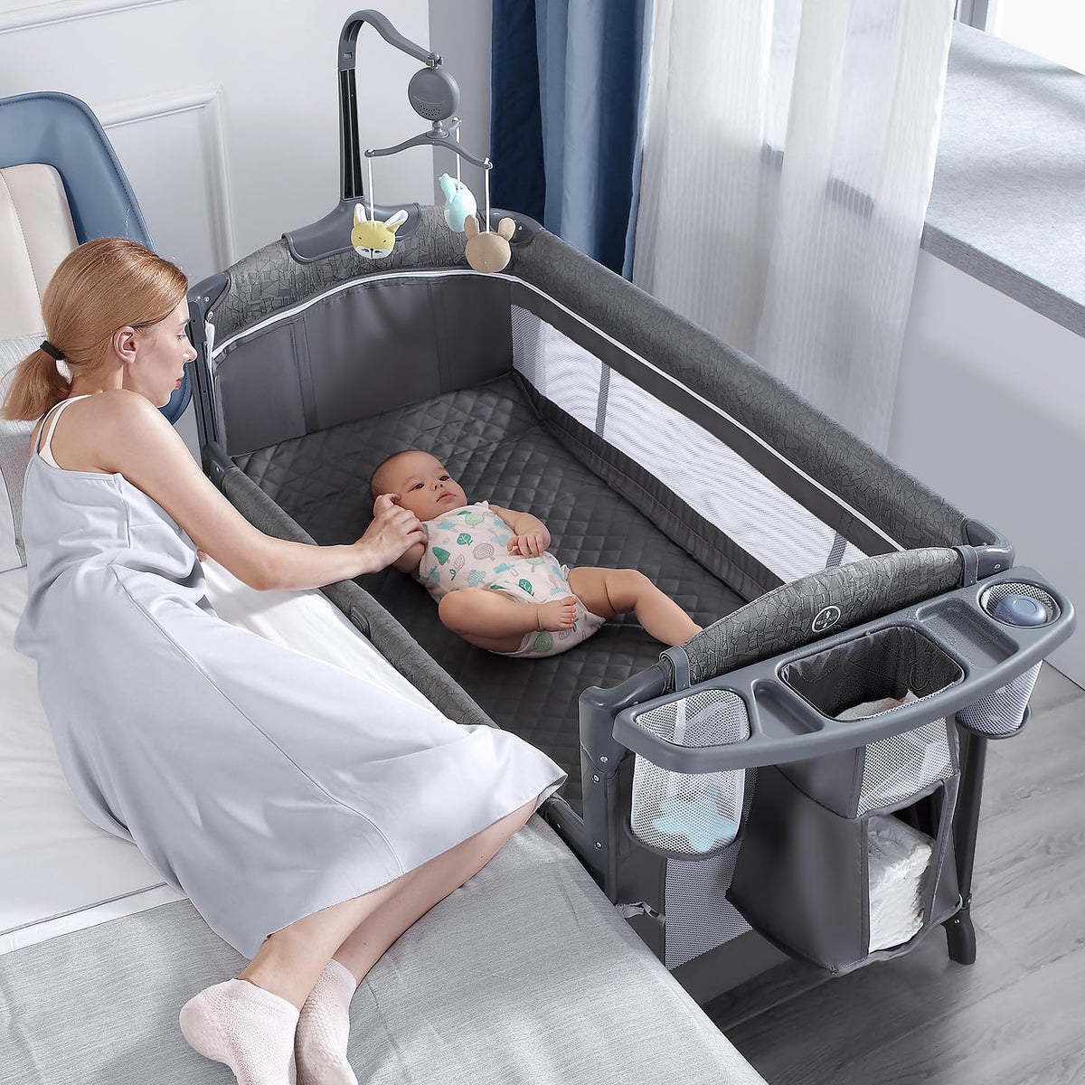 Baby Bassinet Bedside Crib H446